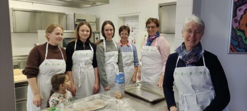 GfM gemeinsam mit Gschwandtner Goldhaubenfrauen und Ukrainerinnen ein super Backteam